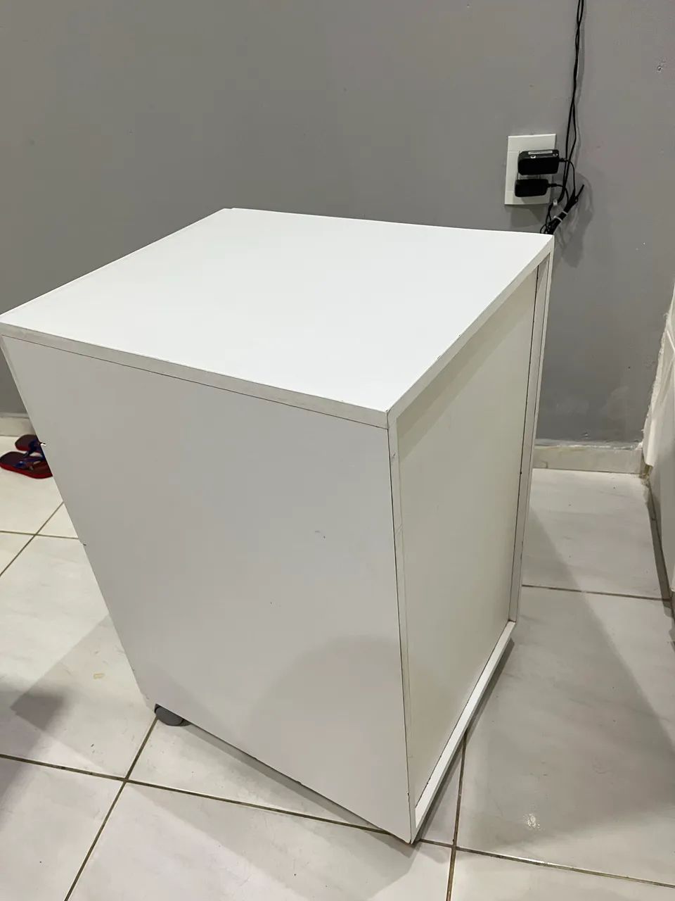 Móvel com gaveta e rodinha
