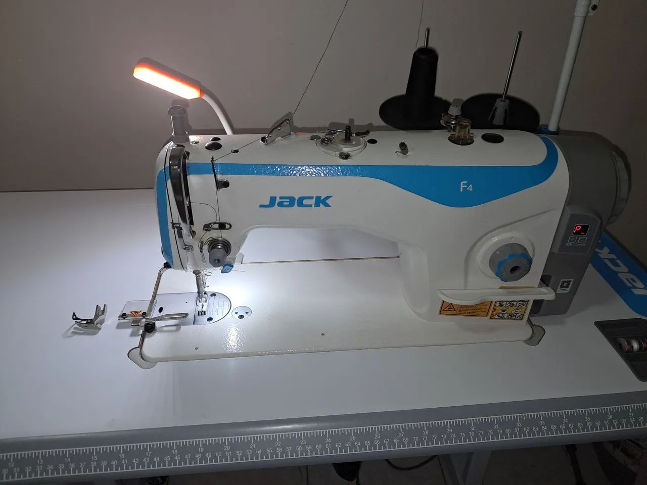 Maquina de costura  industrial reta