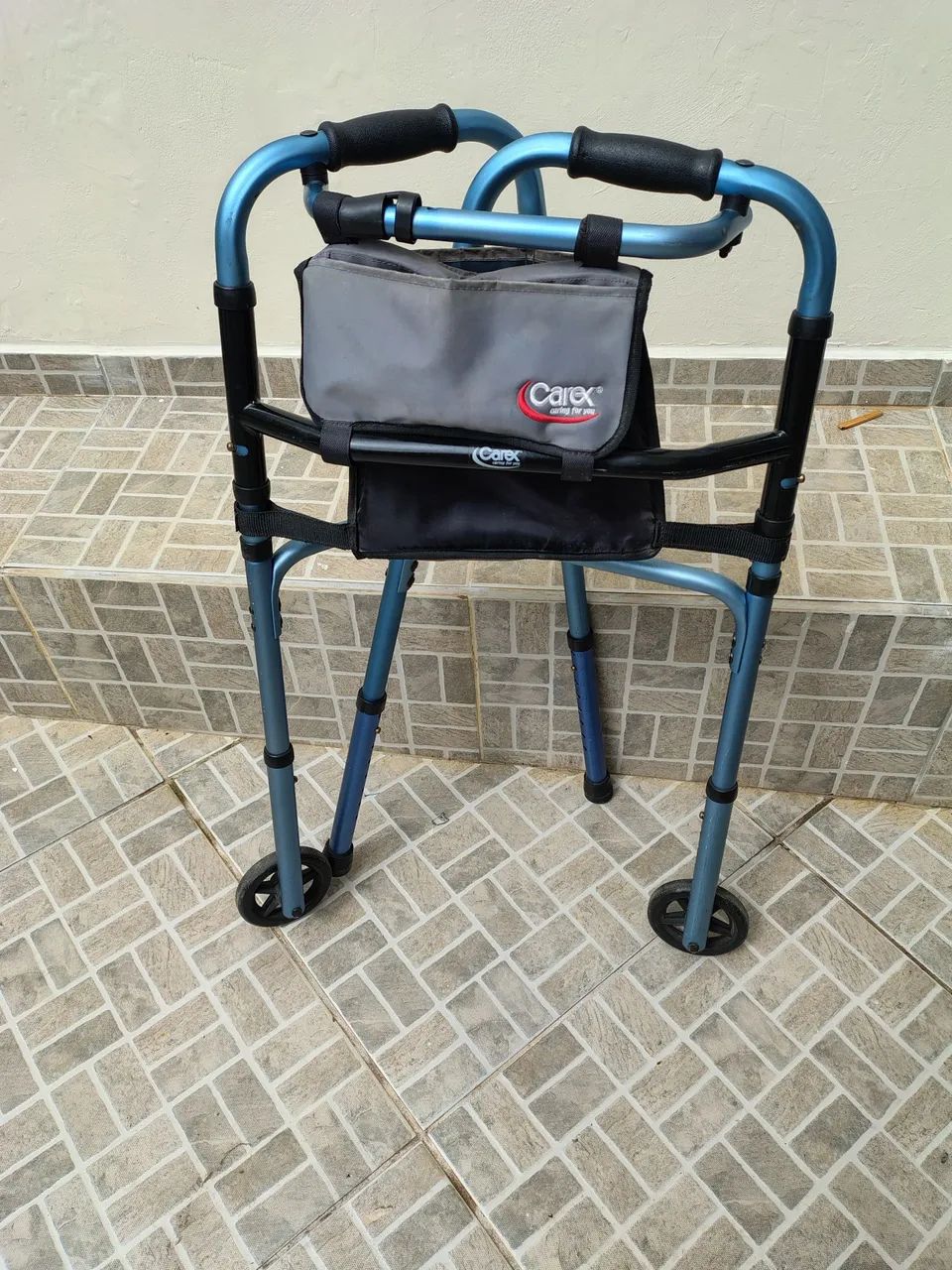 Andador c/rodas e regulagem perfeito estado  - Foto 5