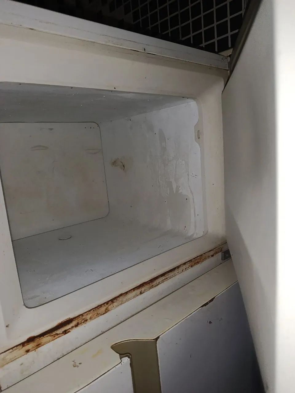 Vendo geladeira funcionando perfeitamente 