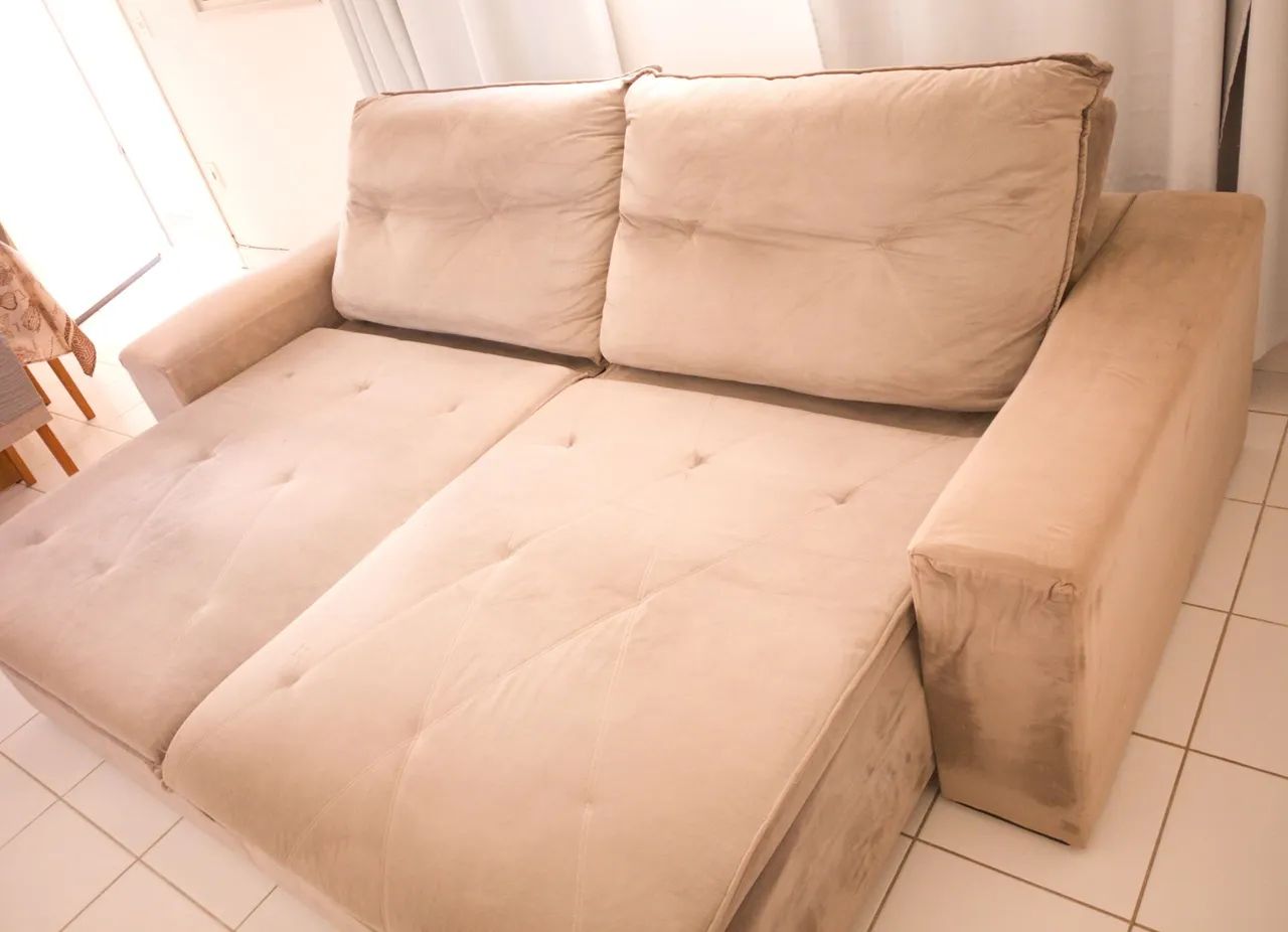 Sofá retrátil cama, aveludado em ótimo estado pouco usado, 4 lugares, comprimento 2,30 - Foto 4