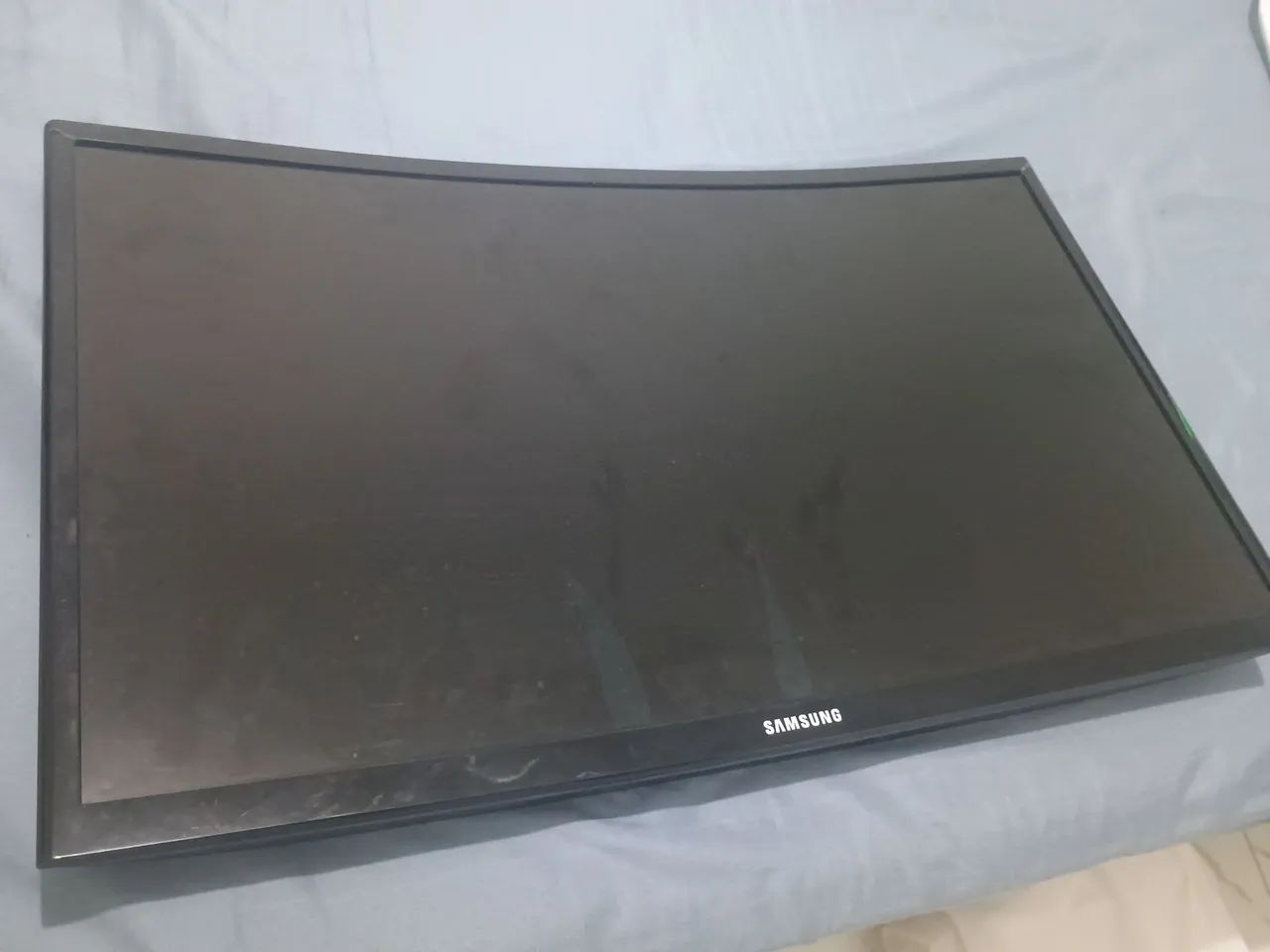 Monitor Curvo Samsung 24" Quebrado - Foto 3