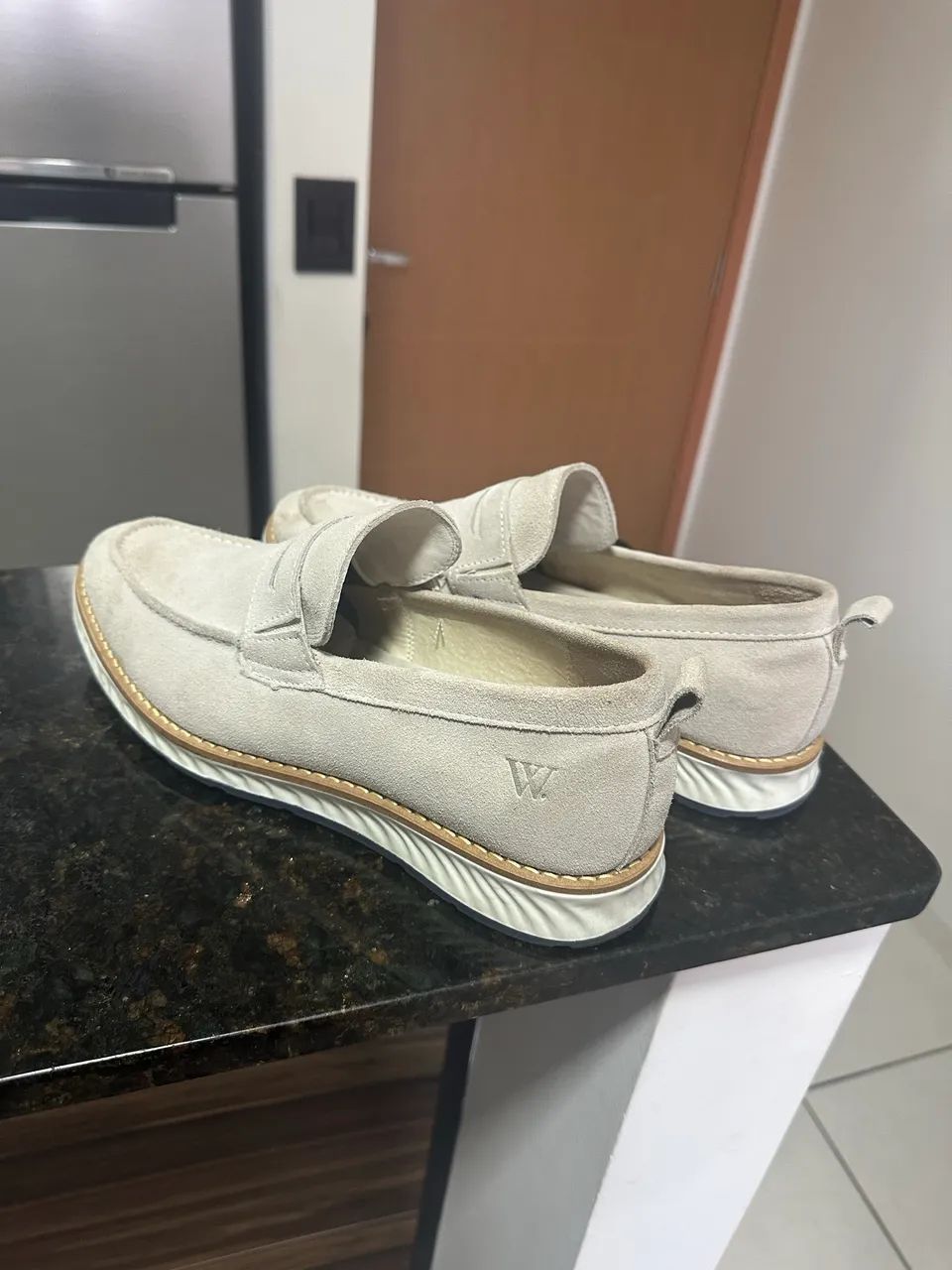 Sapato de Couro com Camurça Cinza - Foto 2