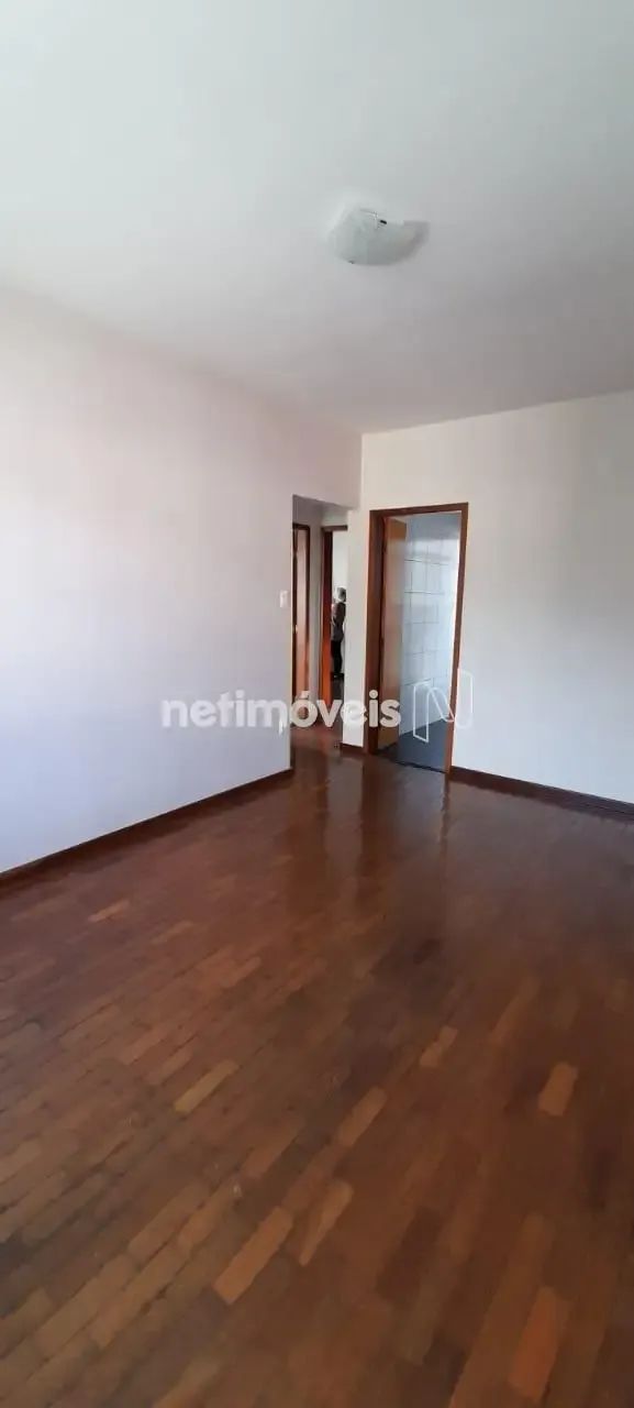 Apartamento reformado com 2 quartos e vaga - Foto 2