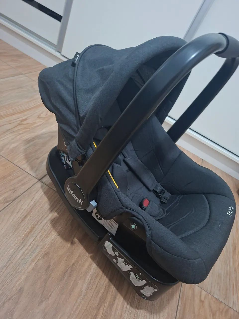 Kit Carrinho+ bebê conforto e base veicular - Foto 4