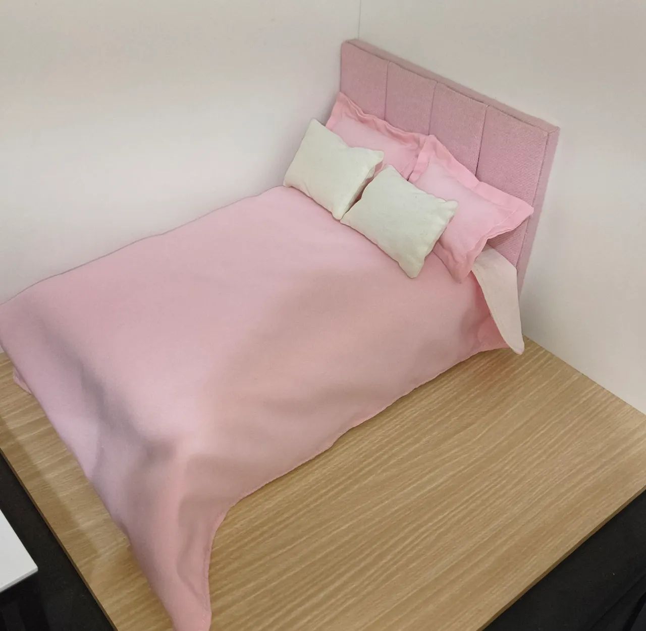Cama em miniatura para boneca Barbie  - Foto 2