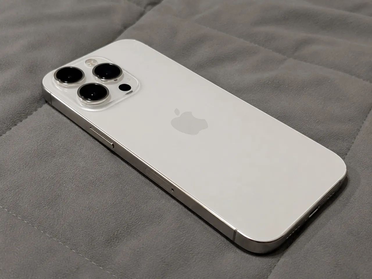 iPhone 15 Pro Branco - Muito Conservado - Foto 4