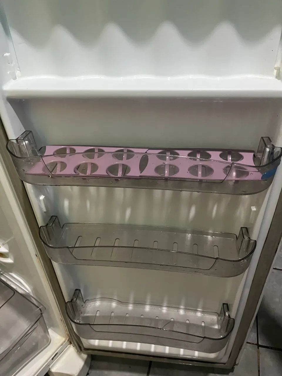     Geladeira Esmaltec Funcionando Perfeitamente - Gela Muito! - Foto 2