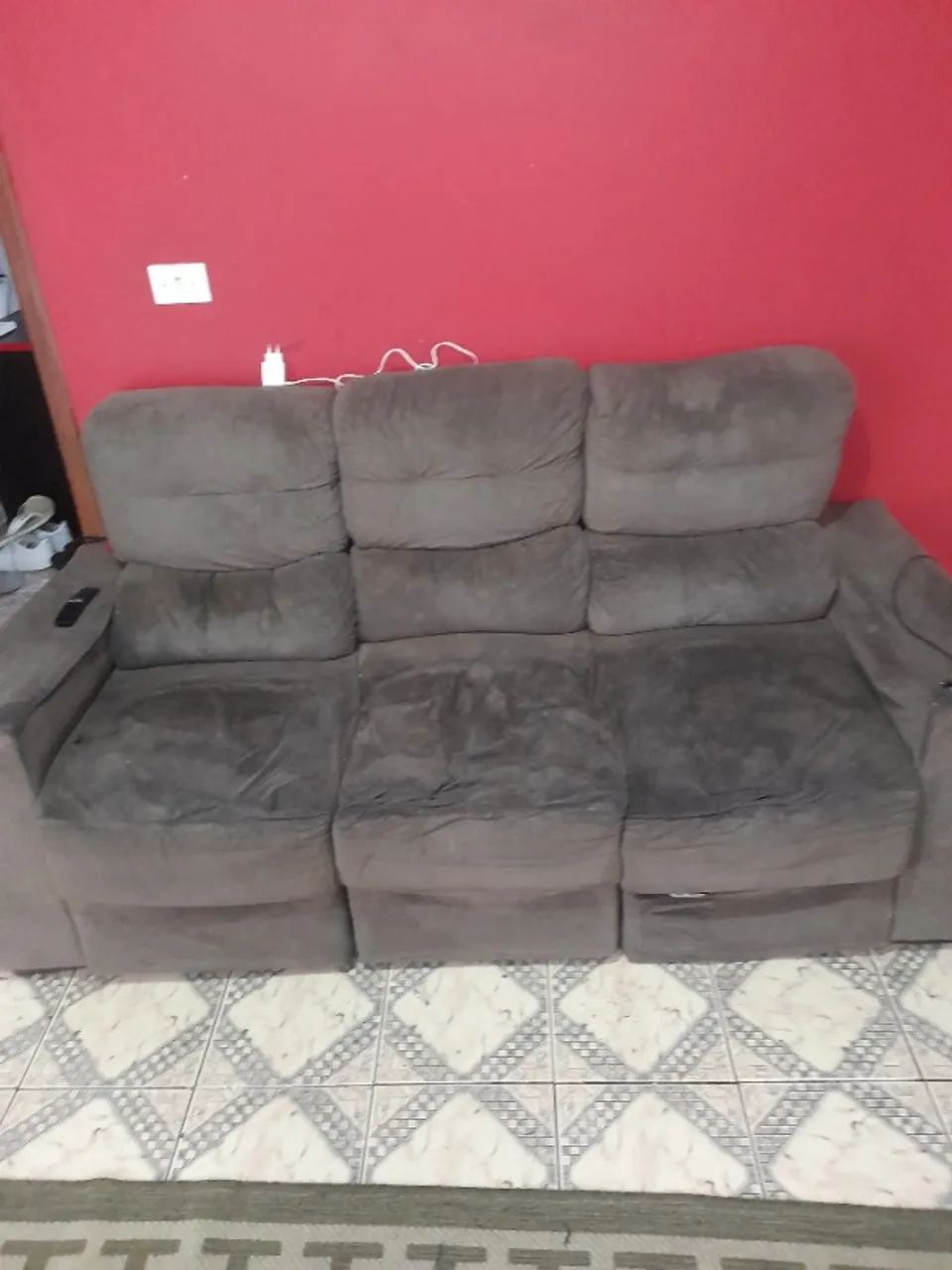 Vendo 2 sofás retráteis cinza, confortáveis e espaçosos. - Foto 4