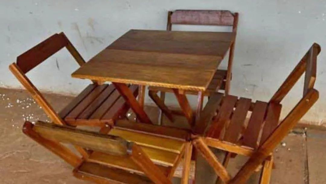 Vendo Jogo de Mesa Madeira  - Foto 2