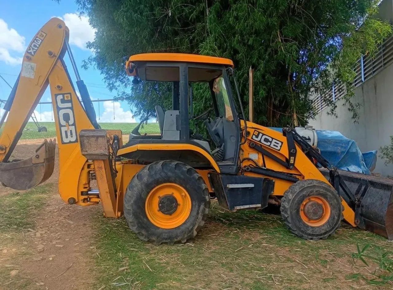 RETROESCAVADEIRA JCB 3CX 4x4 - Foto 4