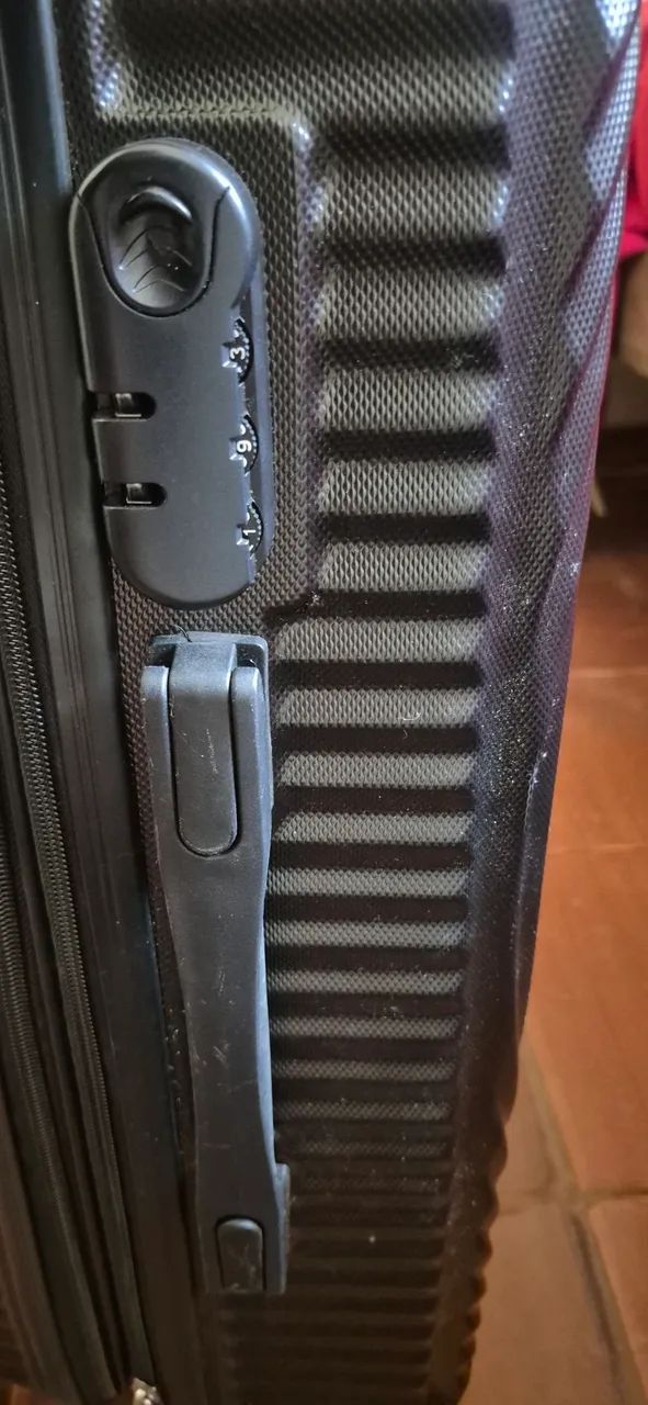 Mala de Viagem - Com trava codificadora - Semi Nova - Foto 3