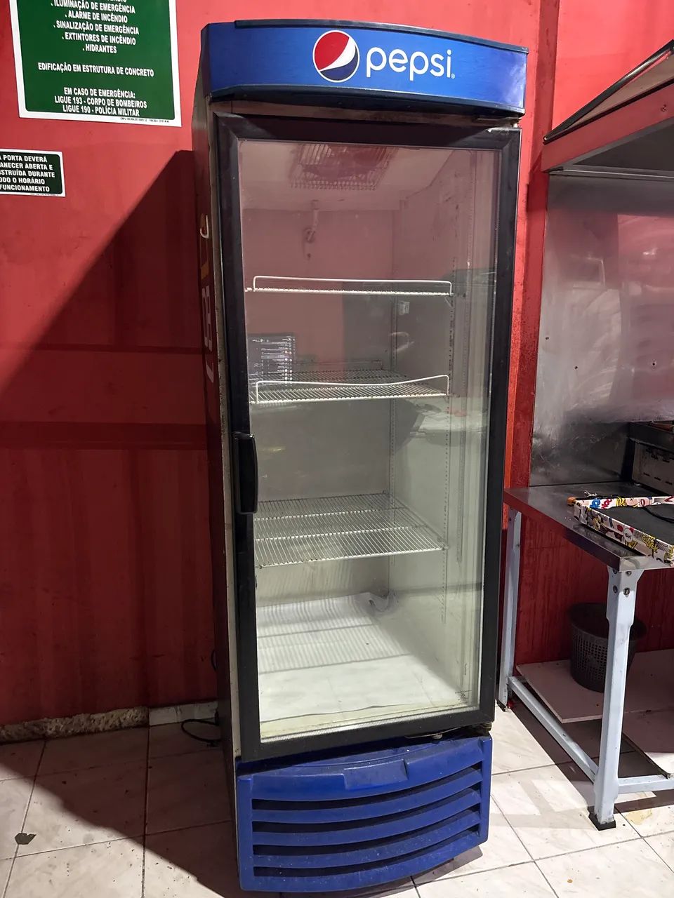Geladeira expositora 