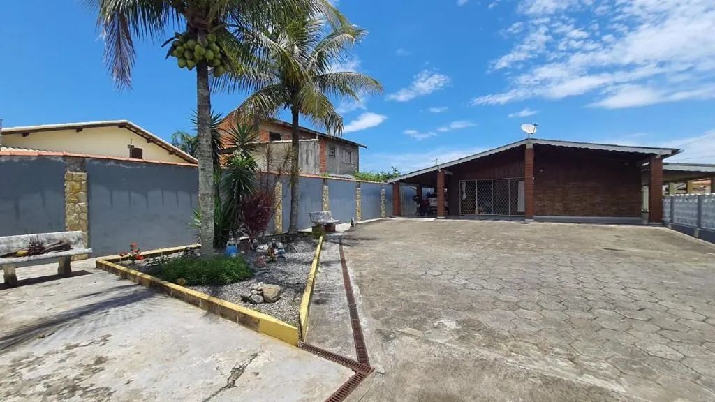 Casa Térrea em Itanhaém com 5 Dormitórios