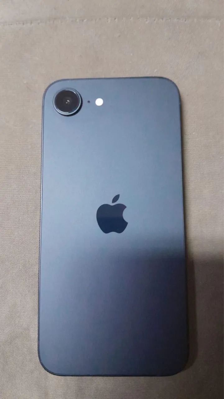 iPhone 16e 