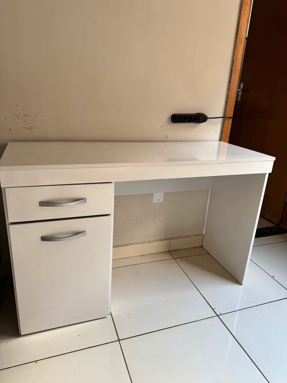 Escrivaninha semi nova