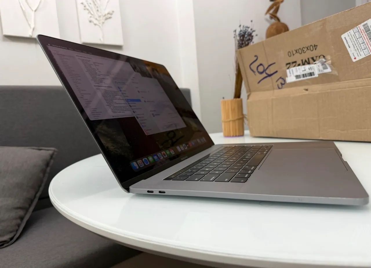 Macbook Pro 2019 i9 32GB RAM 512 SSD 16pol