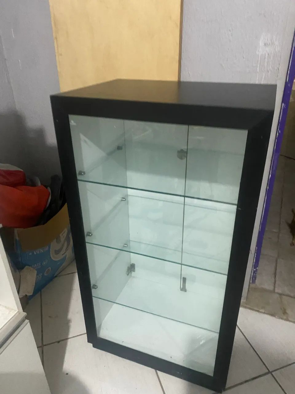 Expositor com prateleiras de vidro - Foto 2