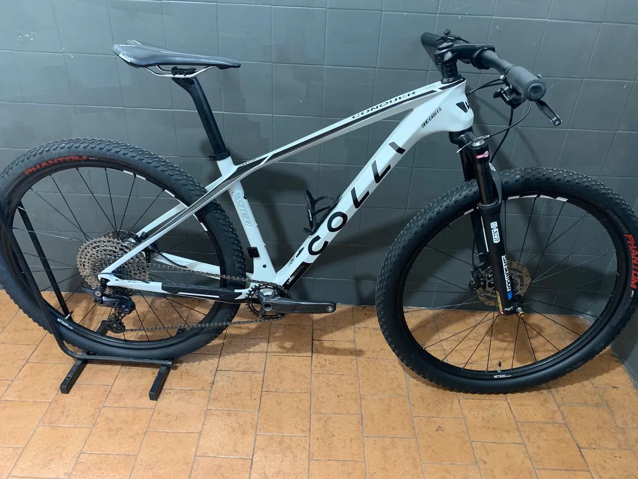 COLLi CONQUER CARBON Shimano Deore12v 