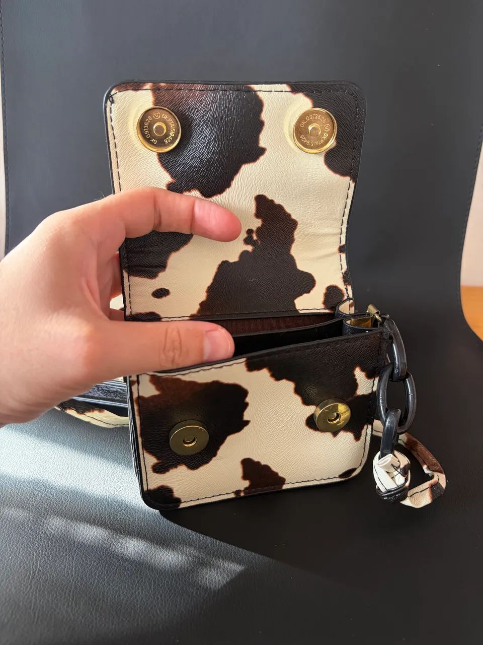 Dupla de mini bolsas em estampa de vaca - Foto 5