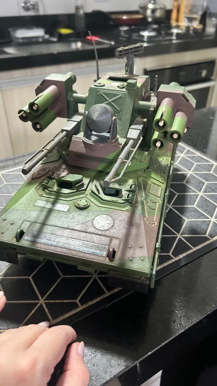 Brinquedo antigo - tanque de guerra