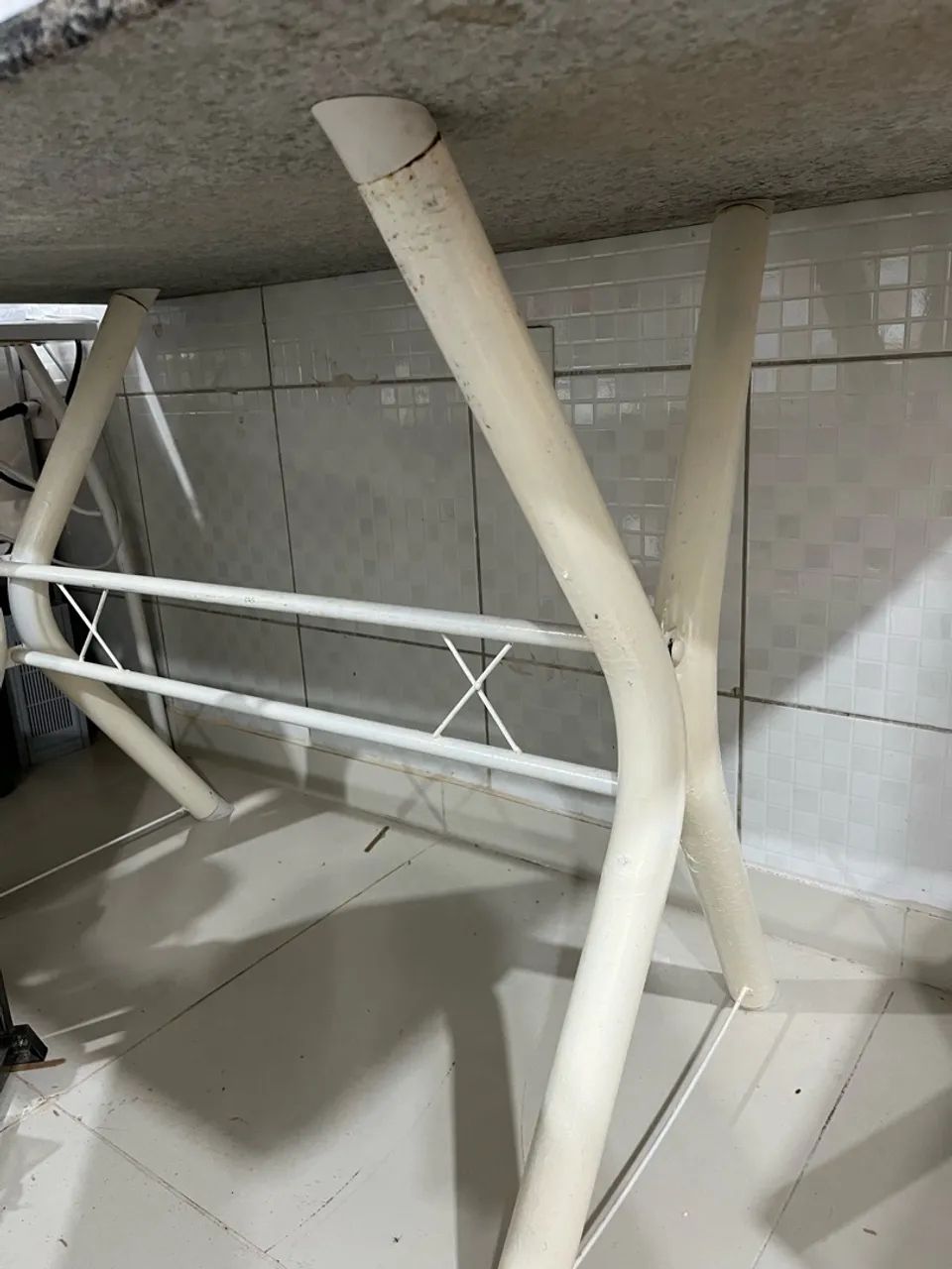 Mesa/Bancada de Granito 1,50 x 0,75 m com Base de Ferro - Excelente Estado - Foto 3