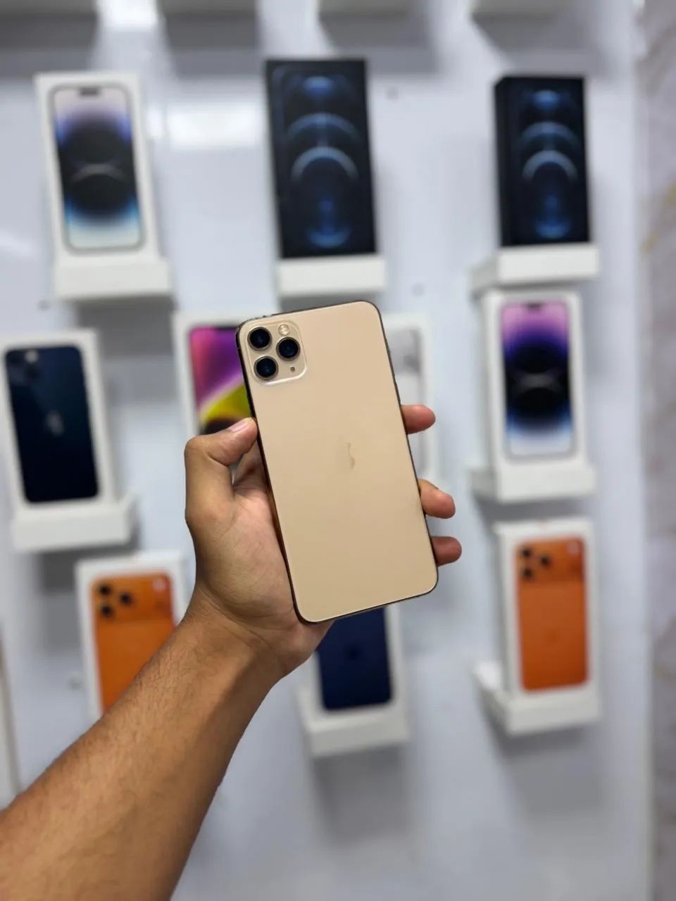 IPHONE 11 PRO MAX 256 GB TELA E BATERIA 1.600,00 - Celulares e