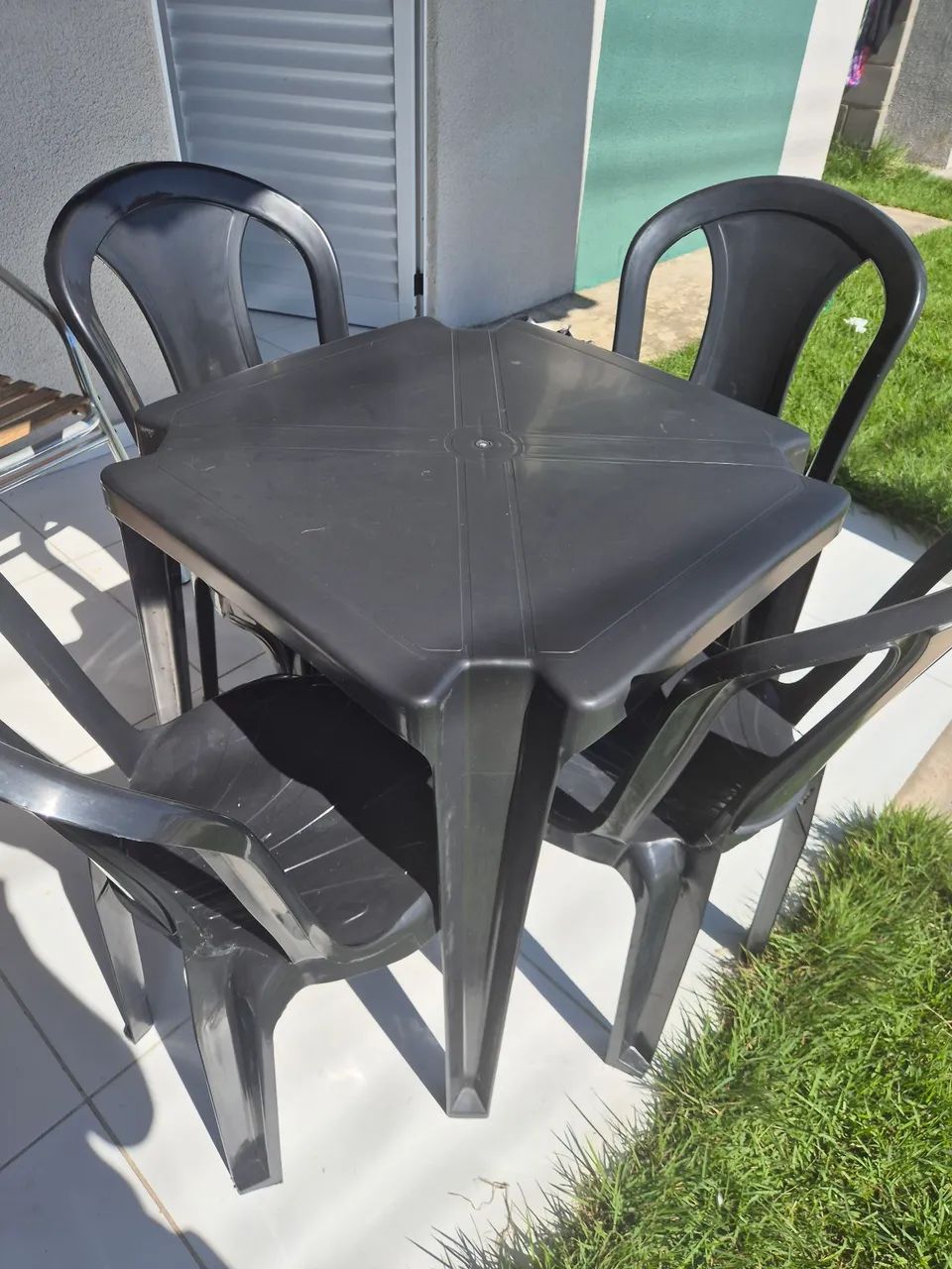 Mesa de Plástico c/ 4 cadeiras