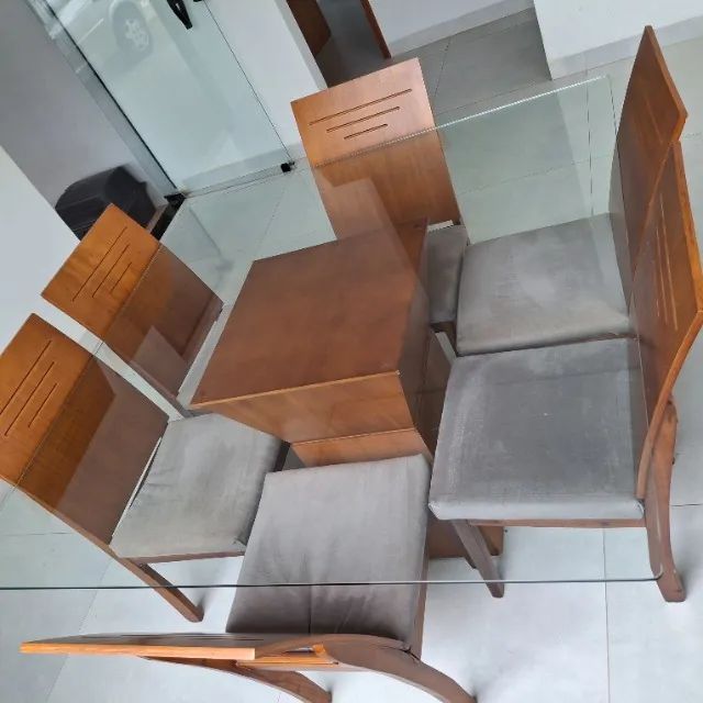 Mesa quadrada com 6 cadeiras - conservada  - Foto 2