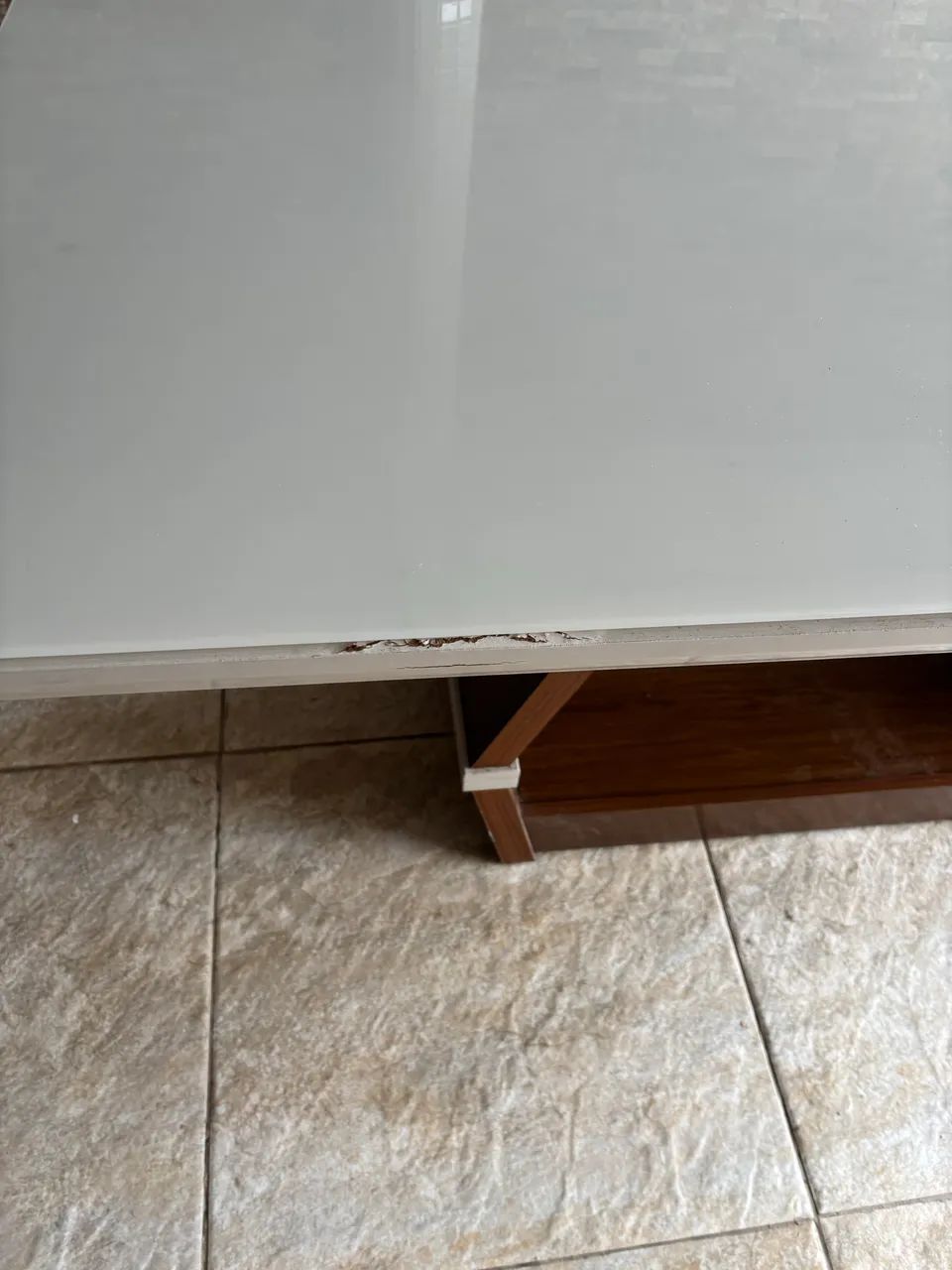 Vende-se mesa de madeira com tampo de vidro  - Foto 4