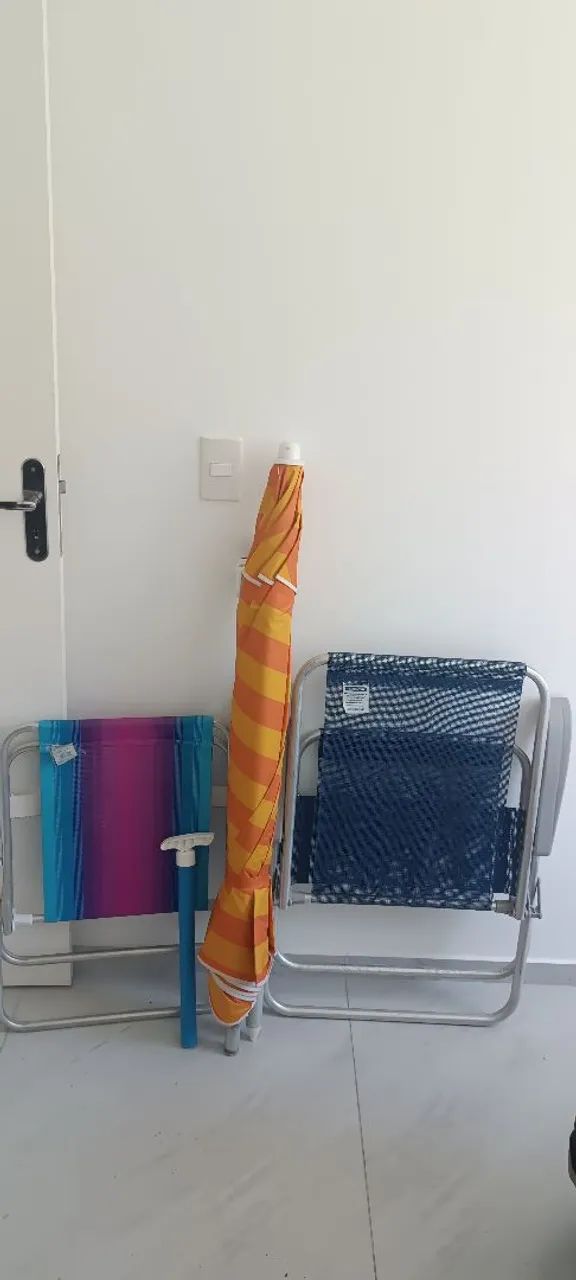 Kit praia 2 cadeiras, 1 guarda chuva e um furador 