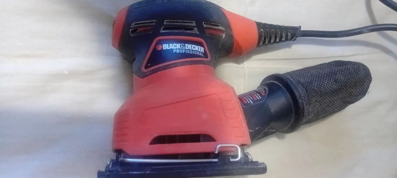 Lixadeira profissional Black e Decker