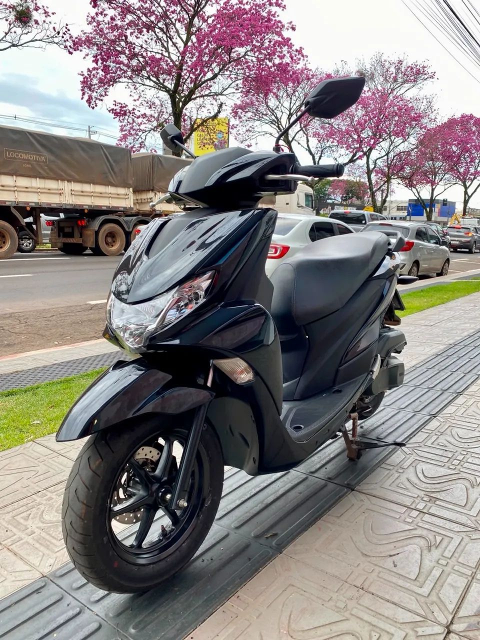 YAMAHA FLUO 125 2023 - Foto 4