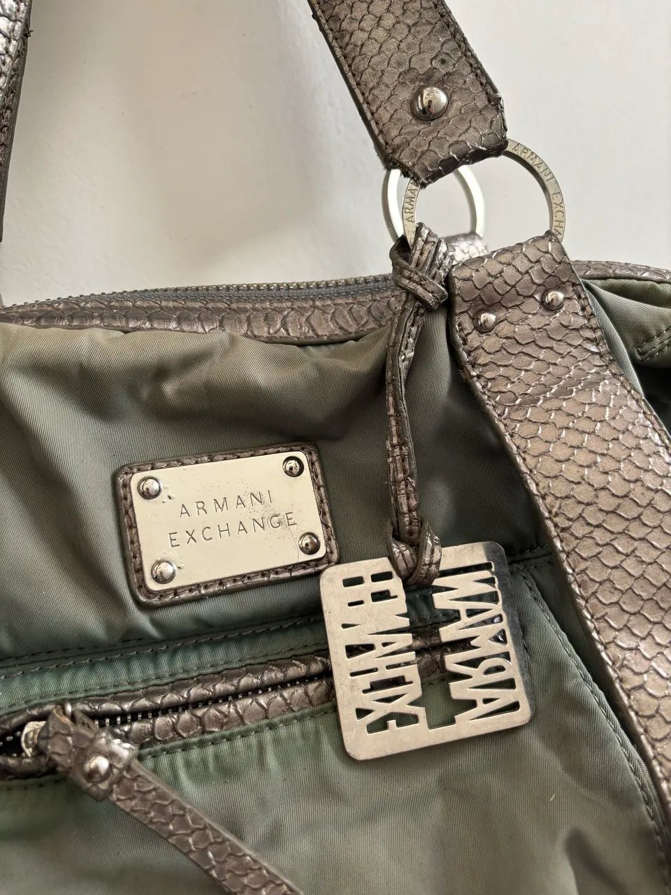 Bolsa Armani Exchange A/X Píton Prateada - Foto 2