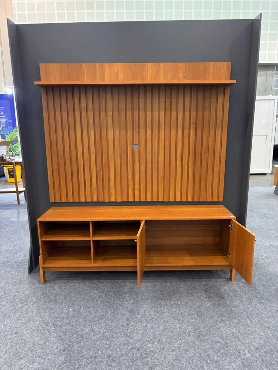 Sua Sala Mais Sofisticada: Painel Trend Ripado para TV até 70" com Bancada Moema 100% MDF  - Foto 2