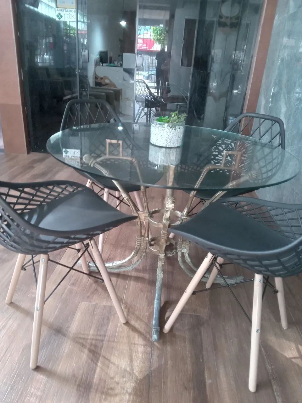 Mesa e cadeiras 
