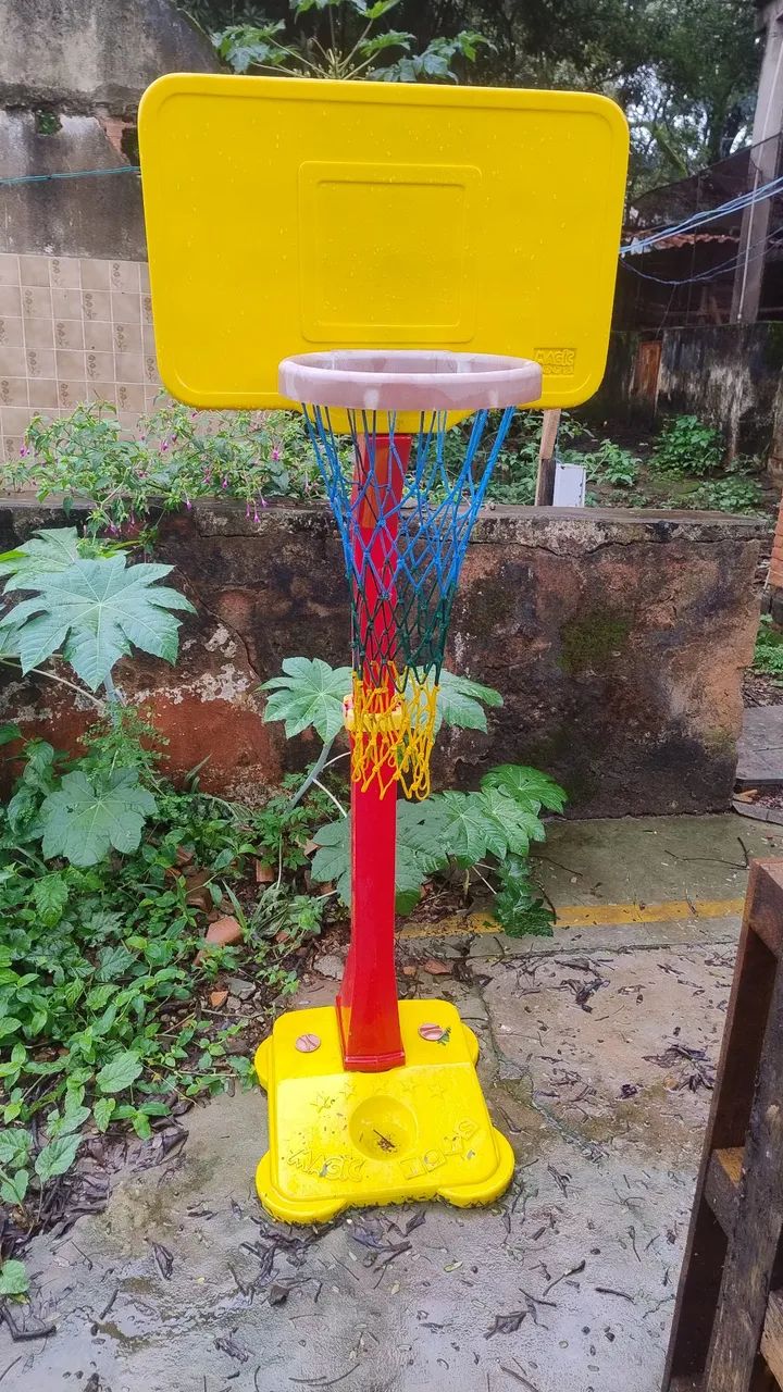 Brinquedos, escorregador, gira-gira e cesta de basquete  - Foto 2