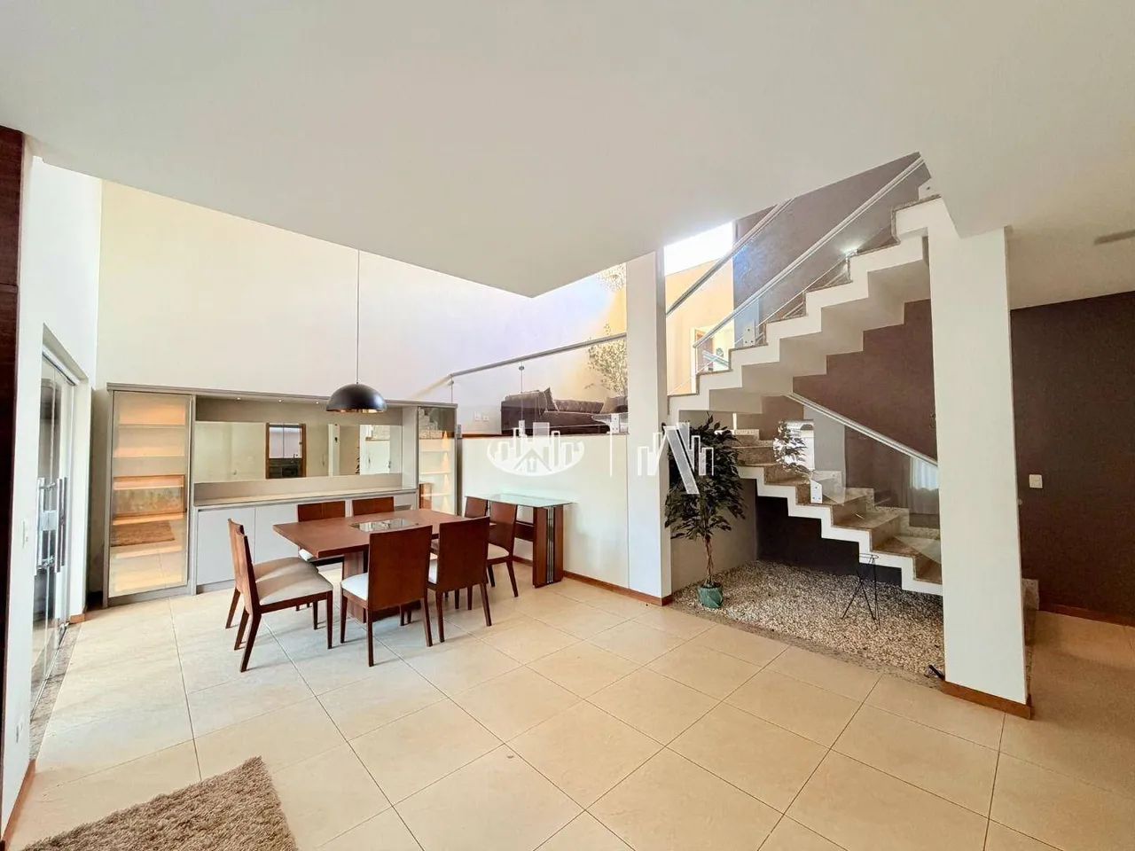 Casa com 3 Suites, 247 m² - venda por R$ 2.190.000 ou aluguel por R$ 12.900/mês - Royal Fo 1