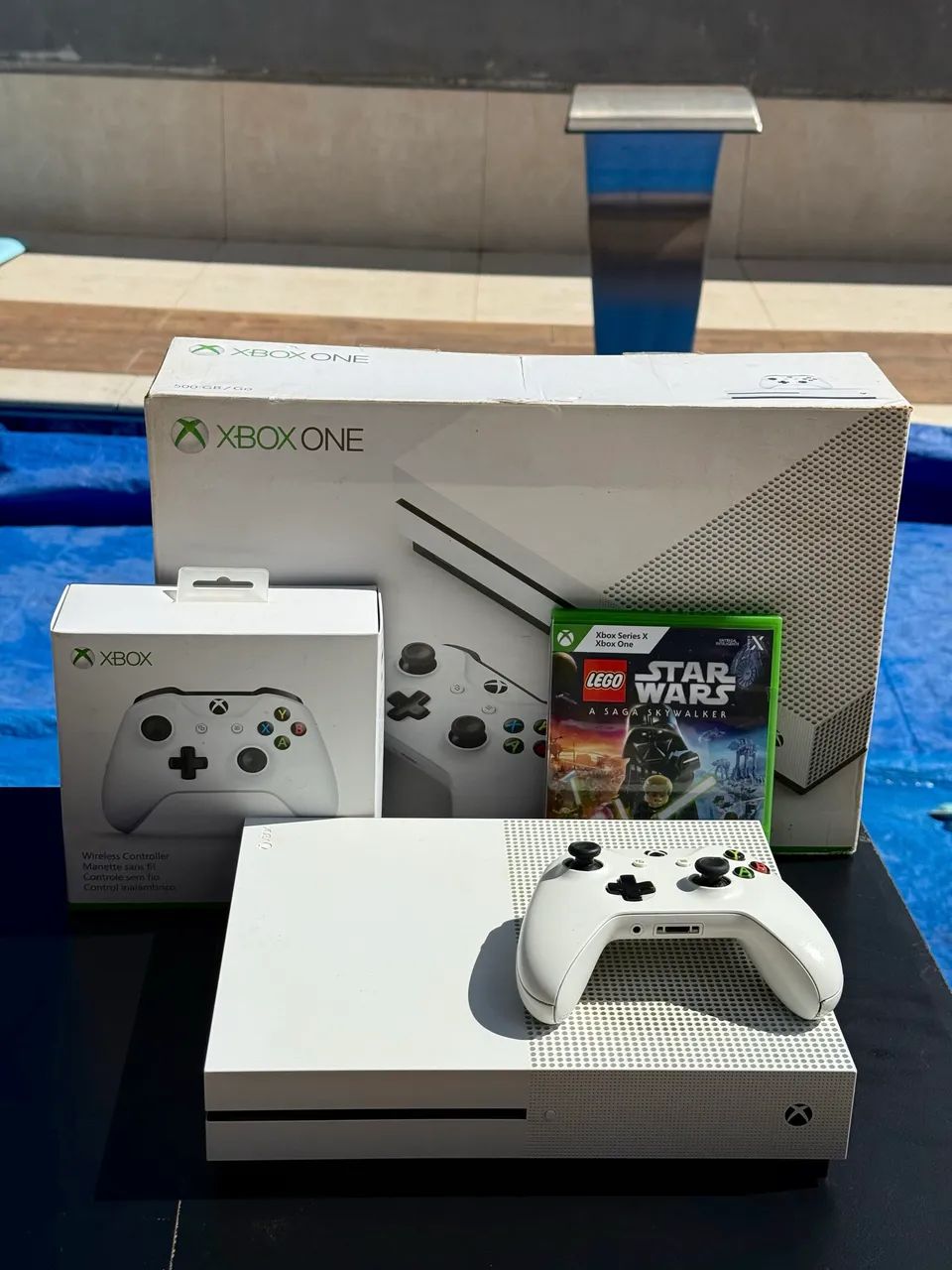 Xbox One S com caixa 