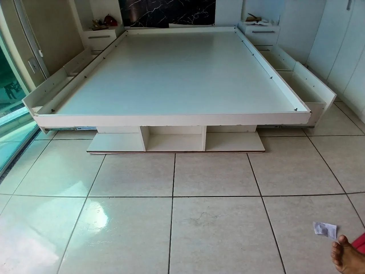 Vendo cama de casal em MDF com 4 gavetões.