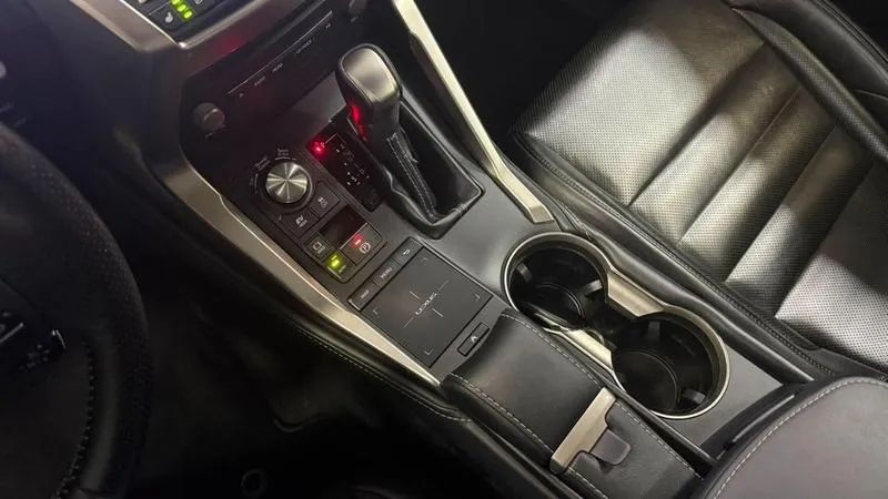 Lexus NX-300 H F-sport 2.5 16V Aut., foto 19 de 19