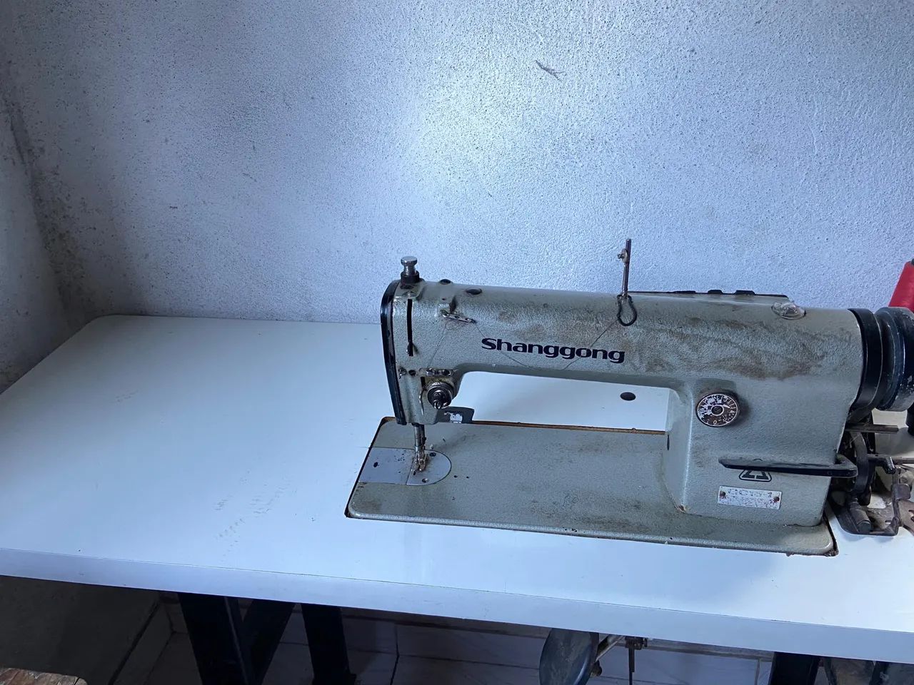 Máquina de costura com Mesa !! - Foto 3