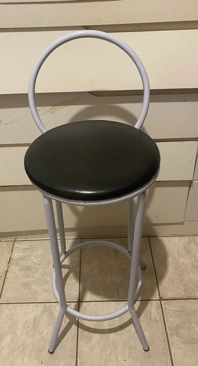 Banqueta Alta de Ferro  com estofado.
