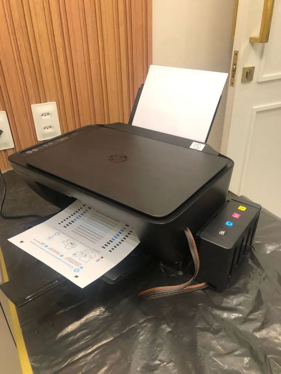 Instalação do sistema de tinta nas impressoras de cartuchos .