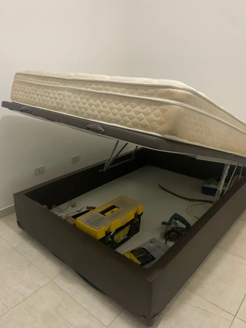 Cama box de casal com baú 