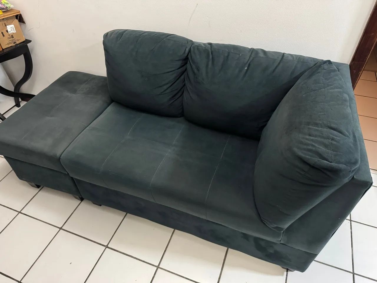 Sofá de canto modular com puff - Foto 4