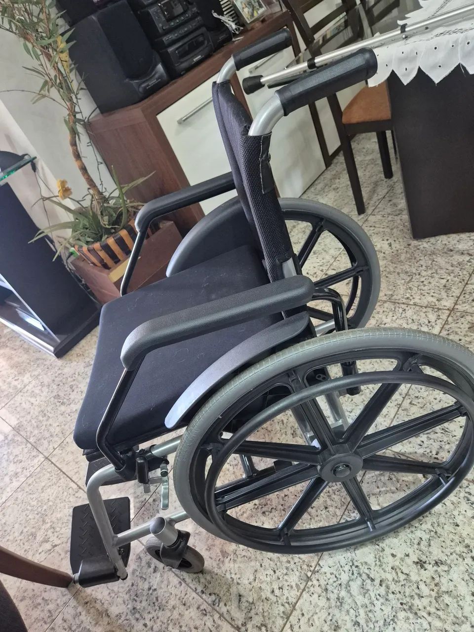 Cadeira de rodas pouquíssimo uso  - Foto 5