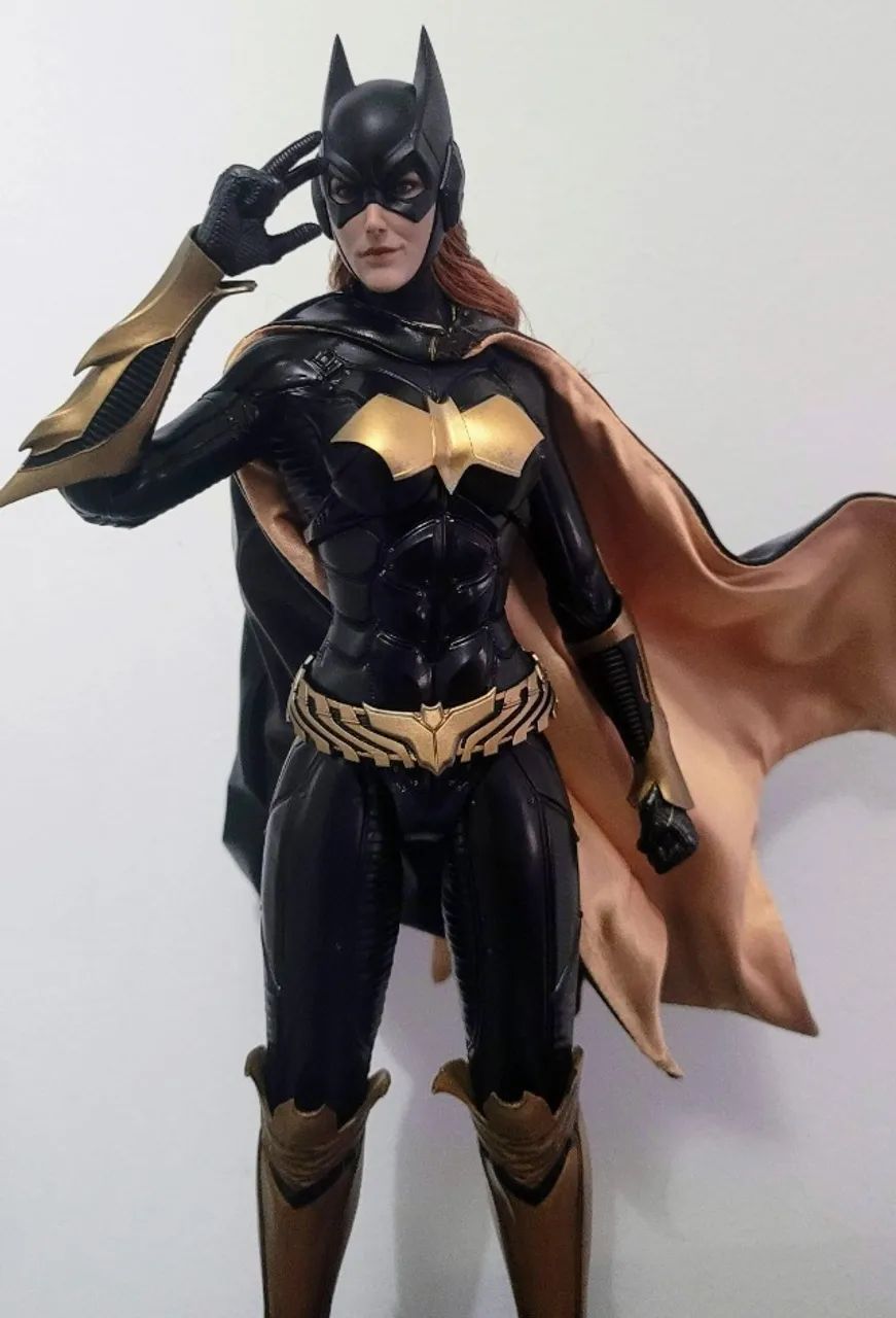 hot toys batgirl arkham knight - Foto 4