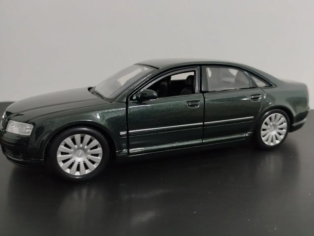 Miniatura Audi A8 1/26 Maisto raridade 