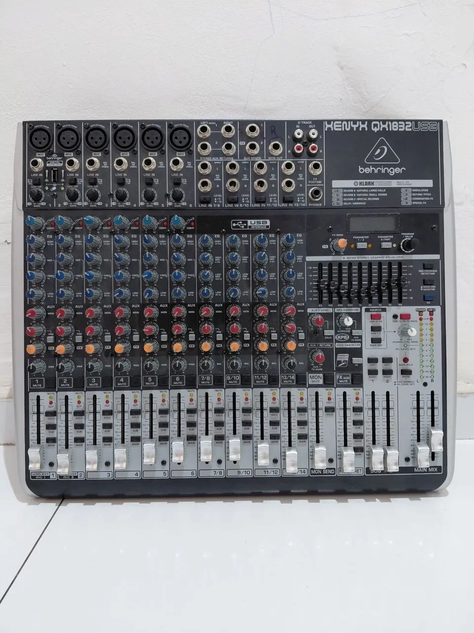 Mesa de som Beringer qx1832 